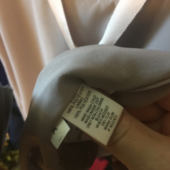 Elegant back tie shell - Picture 3 of 8